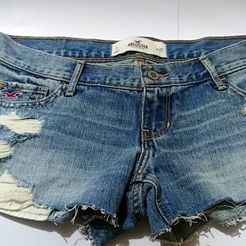 Ladies junior shorts by Hollister Size 5 W 27